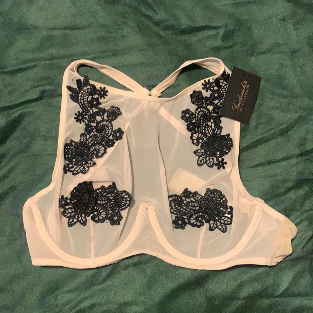 Frederick’s of Hollywood - High Neck Lace Bra L